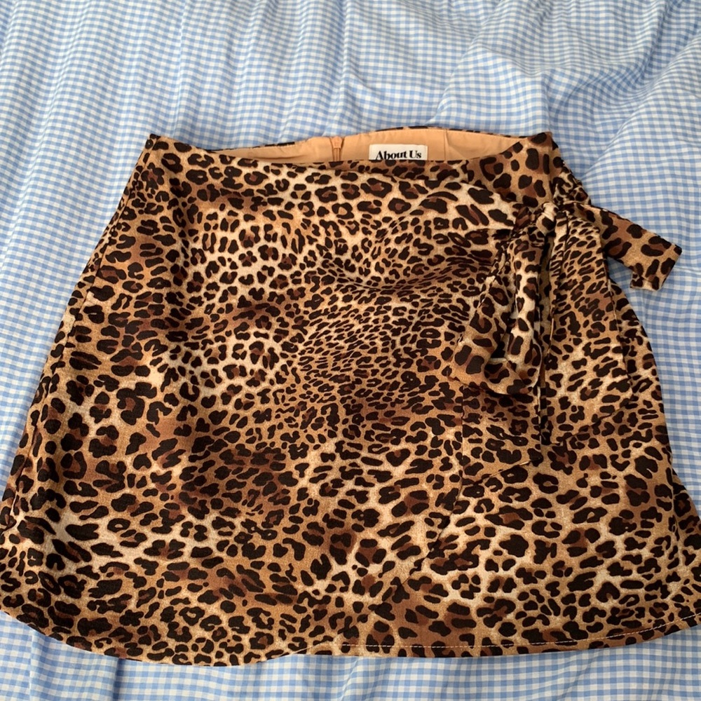 Leopard/cheetah skirt. Wraps and ties in the front. Size small. Worn once